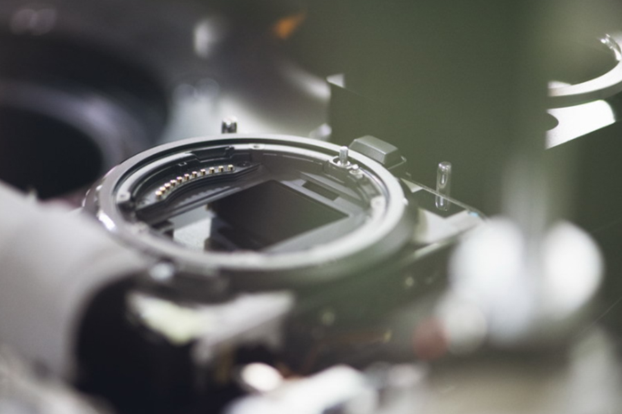 光学镜头设备：太阳集团tyc4633精密机械加工的极致追求